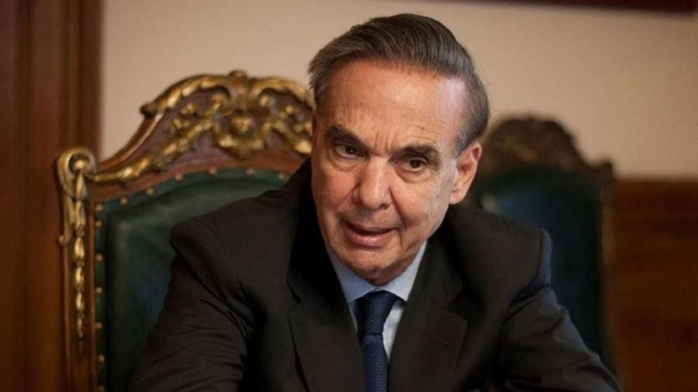 Miguel Ángel Pichetto apuntó contra la privatización de empresas