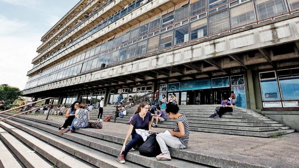 La Ley Ómnibus habilita el cobro de carreras de grado en estudiantes que provengan desde el exterior