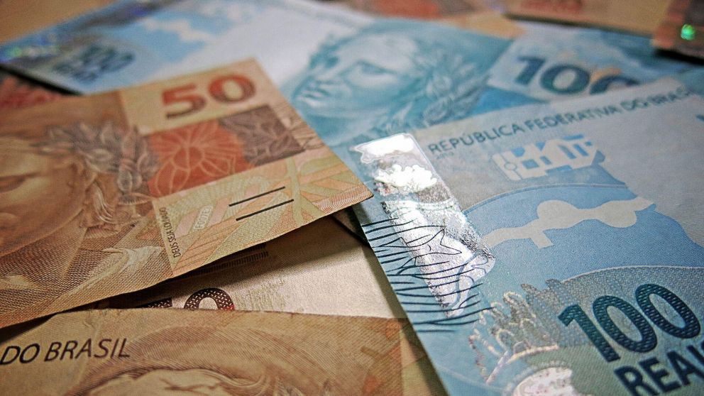 "La valorización del salario mínimo es esencial" para la economía del país, indicó Lula