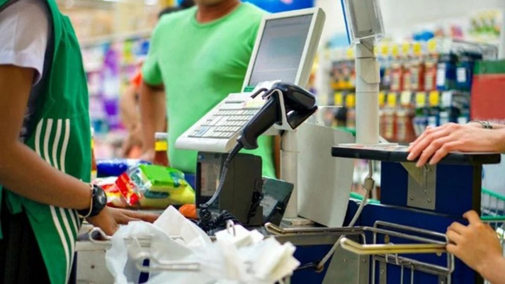 Con esta actualizaci�n, un cajero de supermercado de categor�a A pasar� a cobrar aproximadamente $1.232.731 en junio por jornada completa de ocho horas diarias