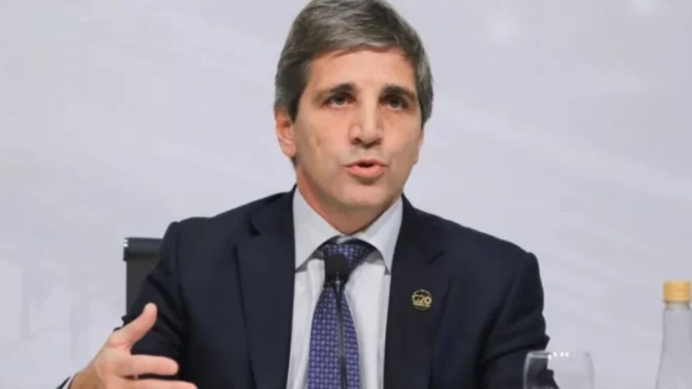 Con el lanzamiento del Bopreal y el fin del SIRA, Caputo celebró la normalización de las importaciones