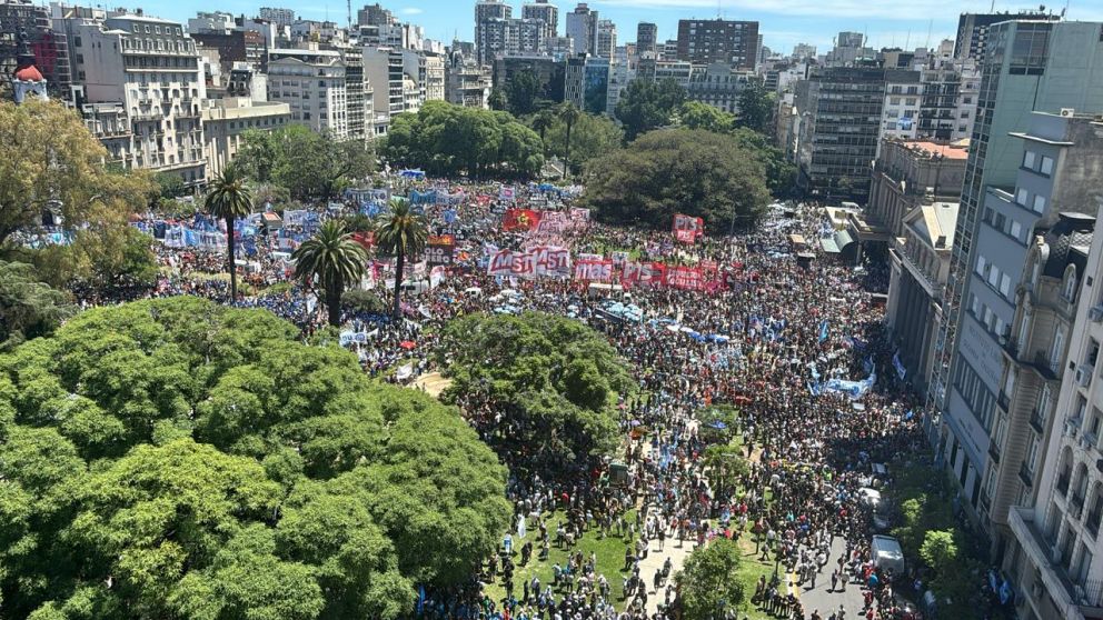La CGT marcha a Tribunales contra el DNU de Milei