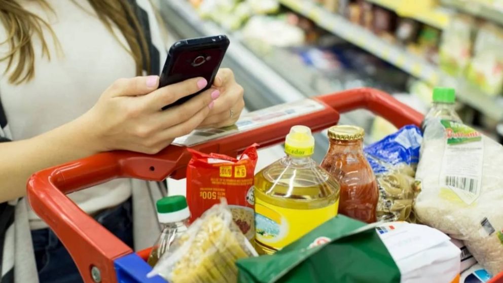 Precios diferenciados: el Gobierno y supermercados acuerdan canasta básica por 60 días