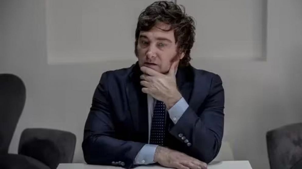 Empleados públicos: a quiénes afecta el DNU de Javier Milei y a quiénes no