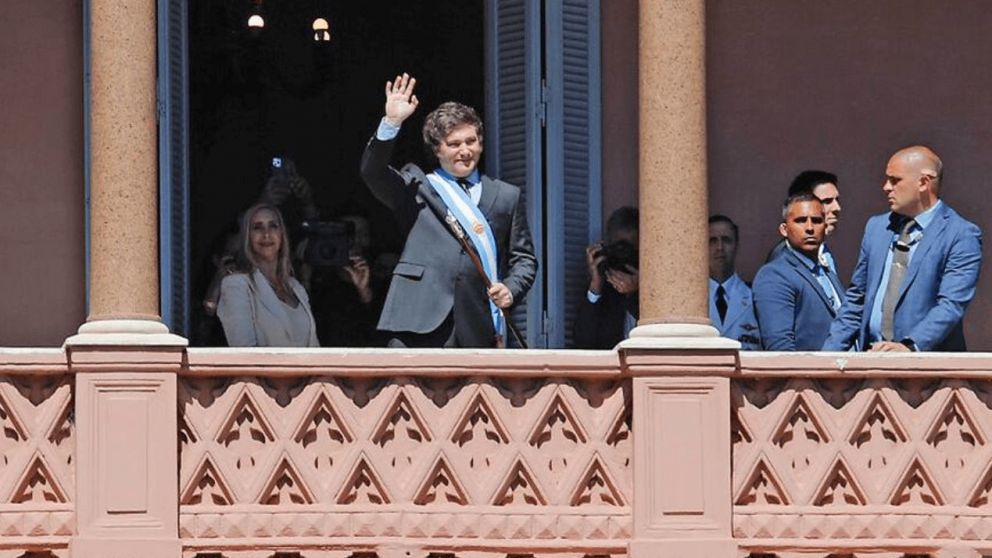 Miei asumió la Presidencia el 10 de diciembre y en dos semanas avanzó en temas cambiarios, desregulación y reforma del Estado