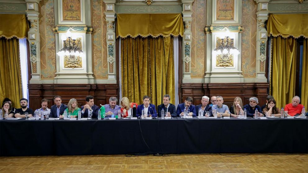 Encabezados por Kicillof, el peronismo buscará frenar el DNU de Milei.