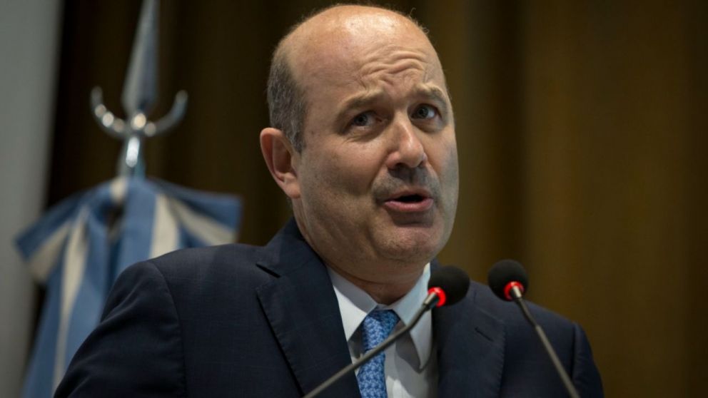 Sturzenegger consideró que el DNU es un "cambio general de régimen"