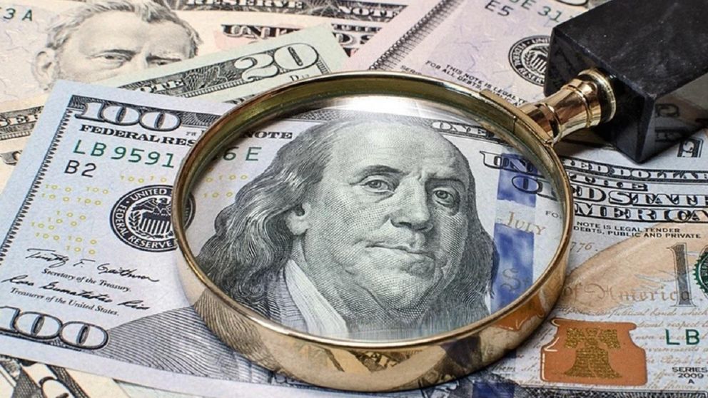 Esta decisión ocurre en simultáneo a la baja de las tasas de interés de los instrumentos en pesos