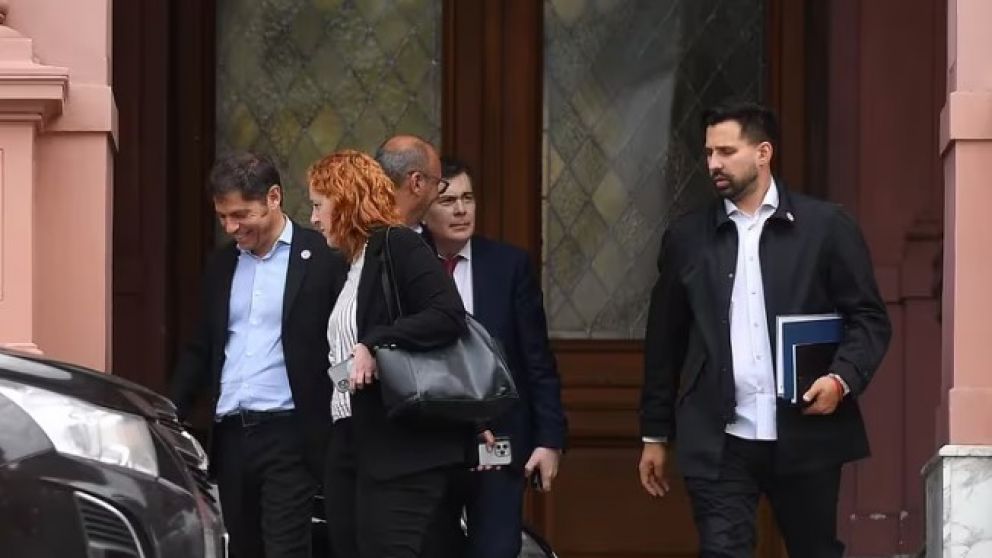 El gobernador Kicillof estuvo en la reunión de gobernadores con Milei en la Casa Rosada