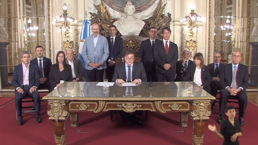 Javier Milei present� DNU de 366 art�culos para una desregulaci�n de la econom�a