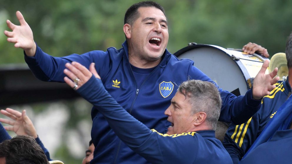 Riquelme anuncia a Diego Mart�nez como DT de Boca