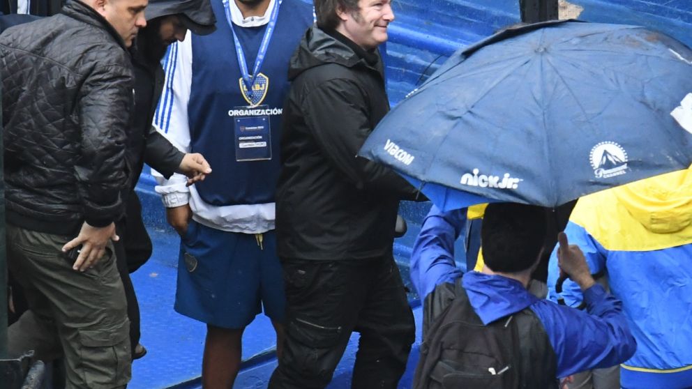 Milei en la Bombonera, fue a votar en la elección del club (Foto Pablo Villán/Grupo Crónica(