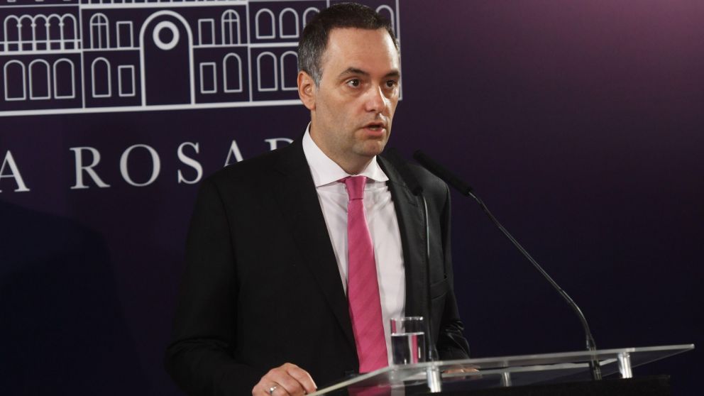 El Gobierno recortará 3.000 millones de dólares anuales en gastos de la política