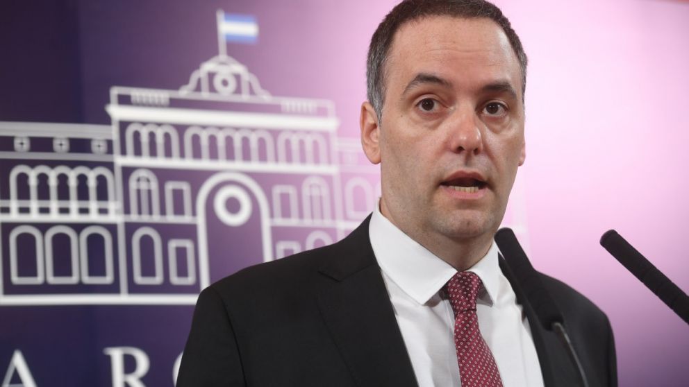 La gestión de Milei revisará los contratos de los empleados públicos