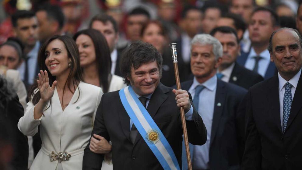 Milei caminó hacia la Catedral junto a la vicepresidenta Victoria Villarruel