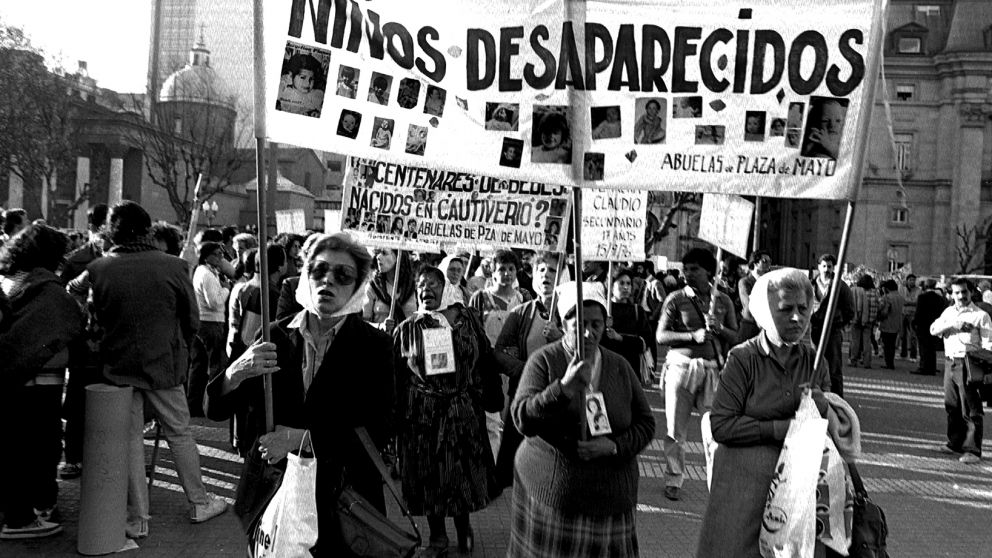 Abuelas de Plaza de Mayo