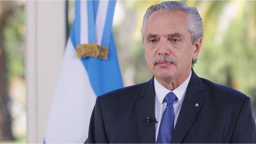 Alberto Fernández aceptó la renuncia de todo el Gabinete y agradeció a los funcionarios por "los valiosos servicios prestados"