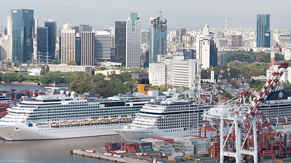 La temporada de cruceros aportar� casi 760.000 turistas durante el verano