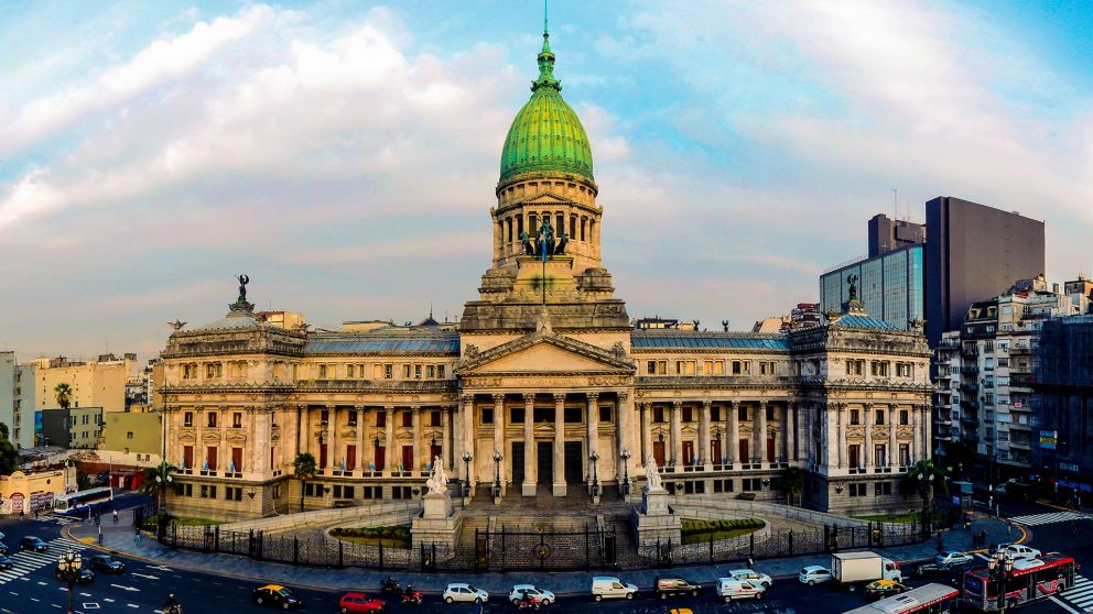 El decreto 583/2023 prorrog� la actividad de diputados y senadores