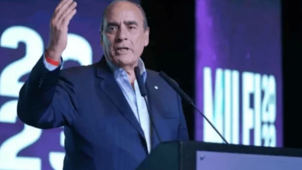 Guillermo Francos a los industriales: "Vamos a sacarles al Estado de encima"