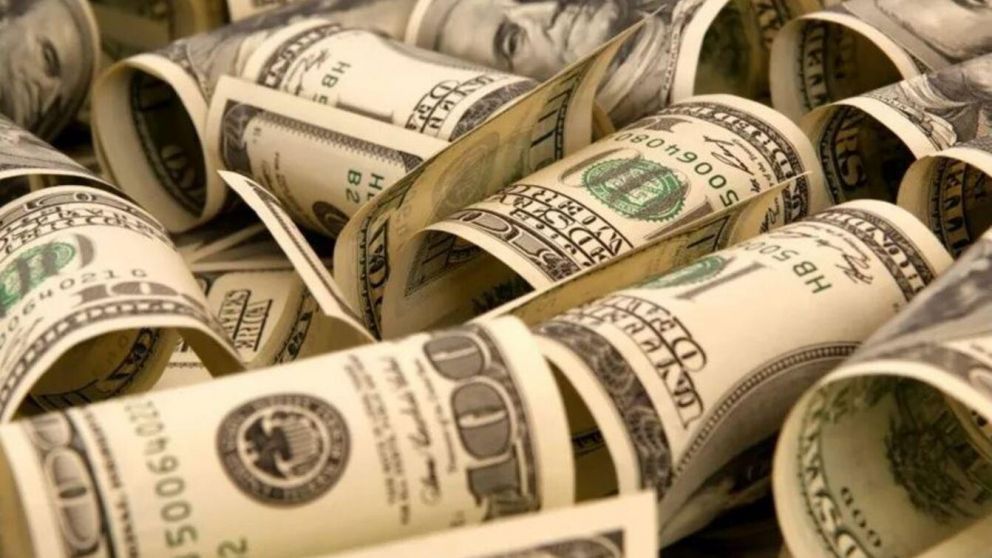 Dólar ahorro y tarjeta: el Gobierno aumentó los impuestos a 155% y ahora cotizan cerca de $1.000