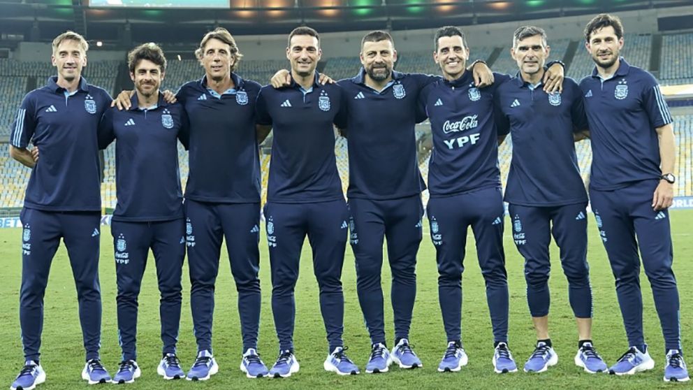 Scaloni publicó una foto del cuerpo técnico en medio de las dudas por su continuidad