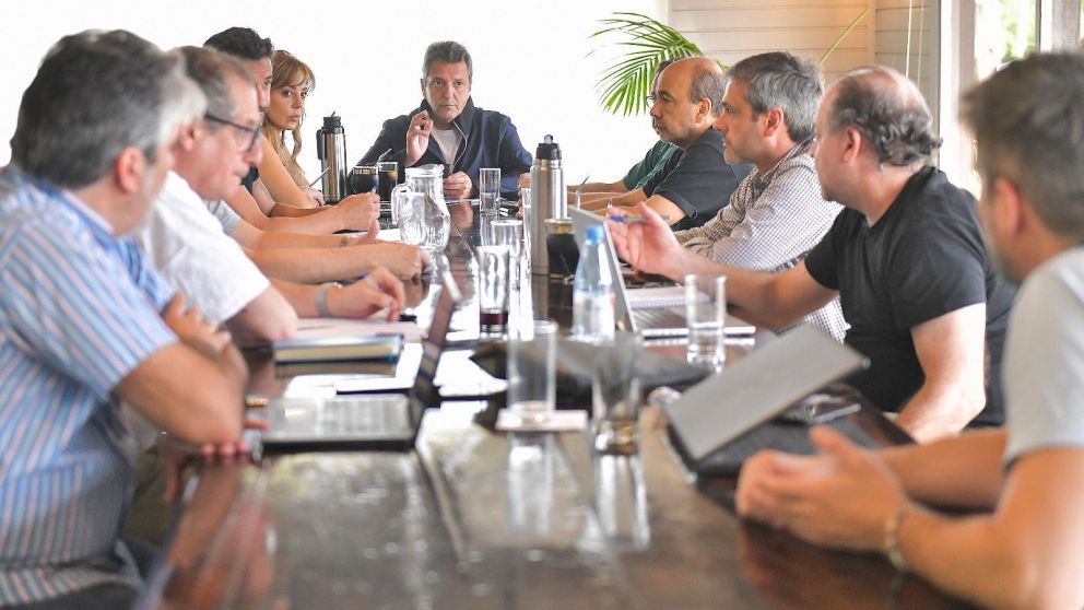 Sergio Massa mantuvo una reunión en San Fernando junto a su equipo económico