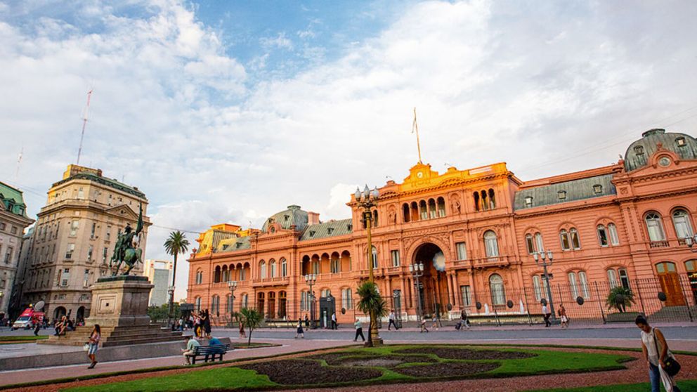 Milei es licenciado en Economía en 1993 en la Universidad de Belgrano