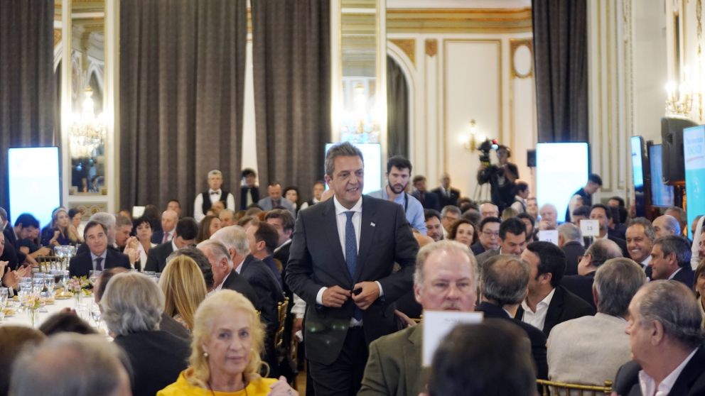 Massa anticipó que buscará el equilibrio fiscal, superávit comercial y competitividad cambiaria