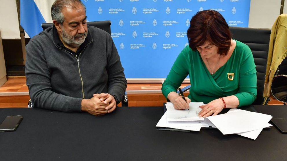 Sanidad y Smata firmaron acordaron paritarias en la previa al balotaje