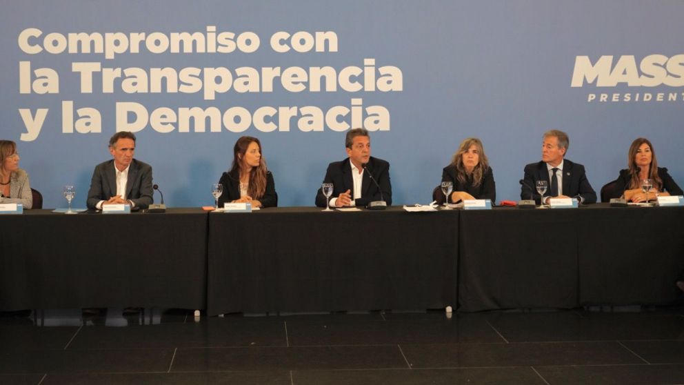 Massa�anticip� que la Oficina Anticorrupci�n ser� liderada por la oposici�n si es electo presidente