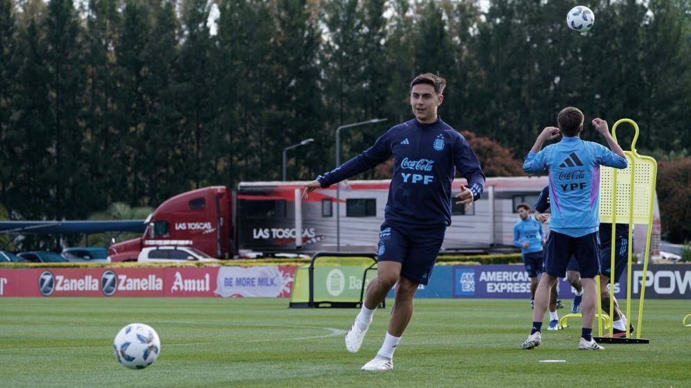 Argentina se prepara para el clásico rioplatense en Eliminatorias