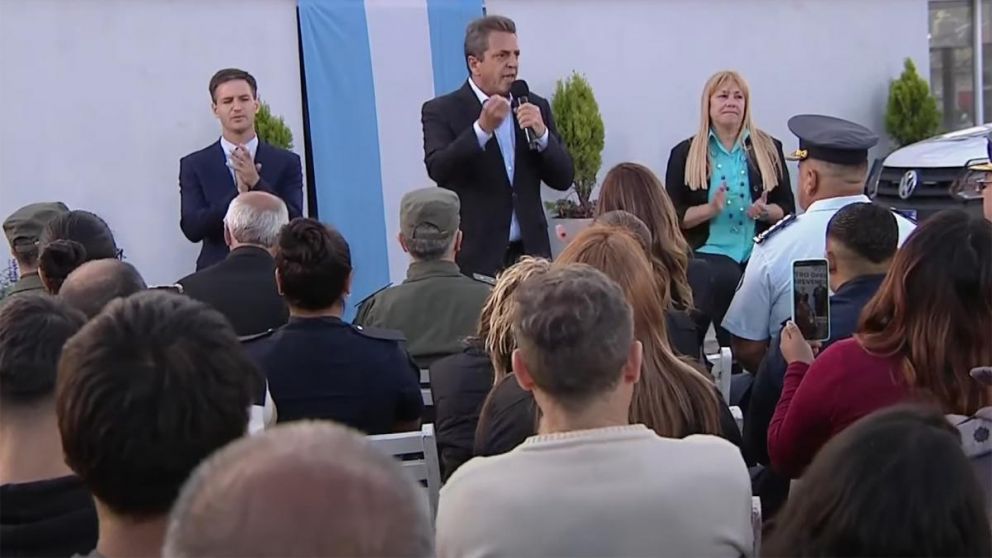 Massa encabezó esta tarde un acto en la localidad de San Vicente.