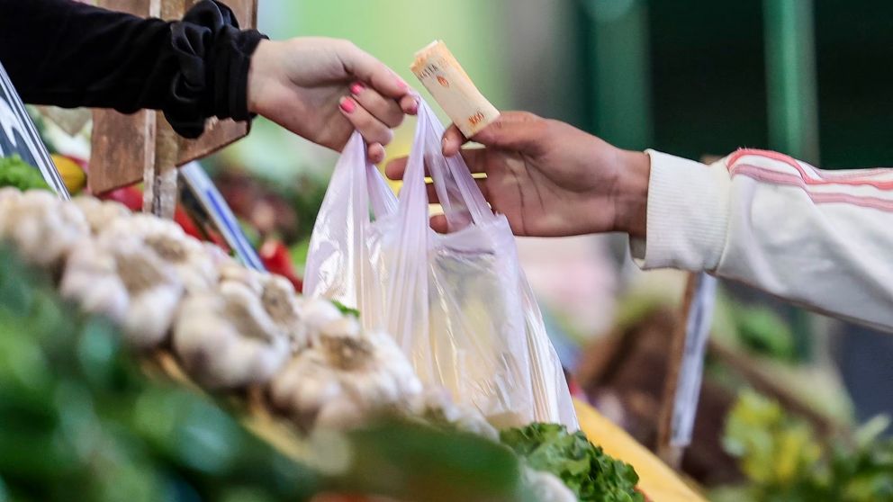 Inflación mensual 2023: los alimentos estuvieron por debajo del nivel general