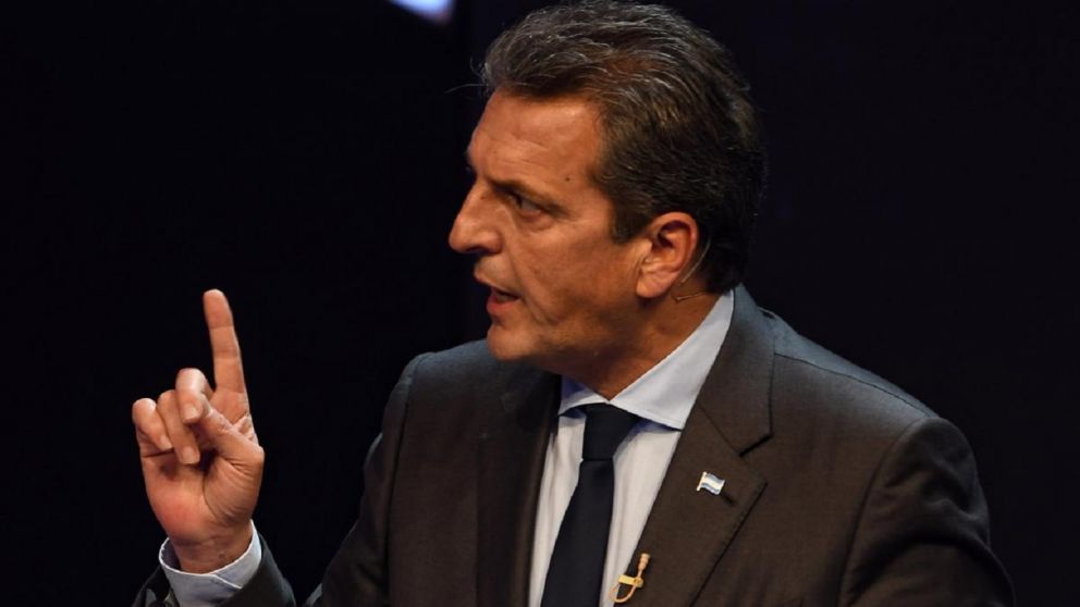 Sergio Massa cuestionó a Milei por tratar de "maligno" al papa Francisco