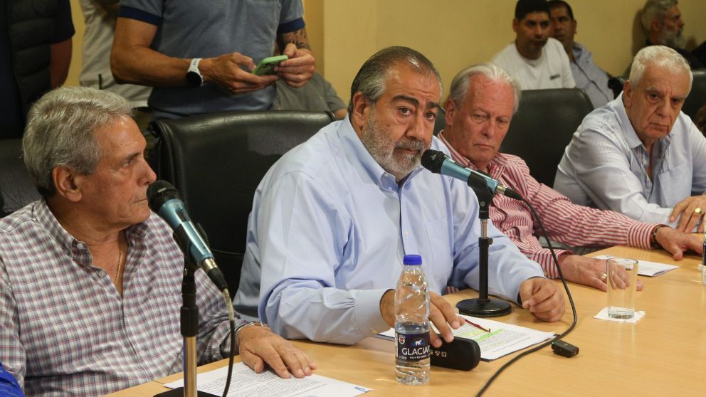 La CGT pide definiciones en materia laboral tanto a Massa como a Milei