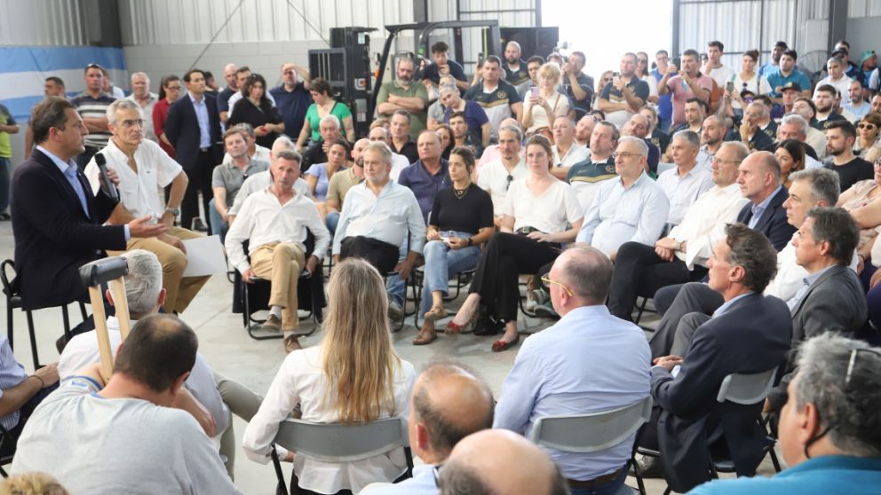 Massa inst� a exportar m�s "como una forma de generar soberan�a"