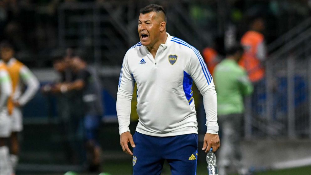 Almirón renuncia como DT de Boca tras derrota en la Libertadores