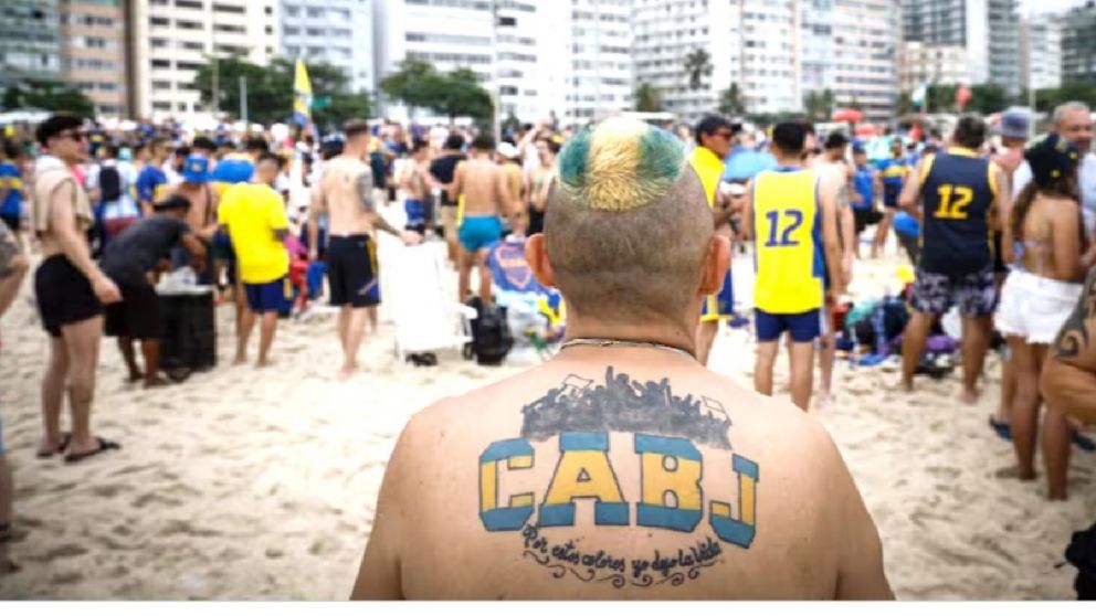 Todo canto o gesto racista o xenófobo tiene pena de 5 años de cárcel y no es excarcelable o sea o tiene fianza