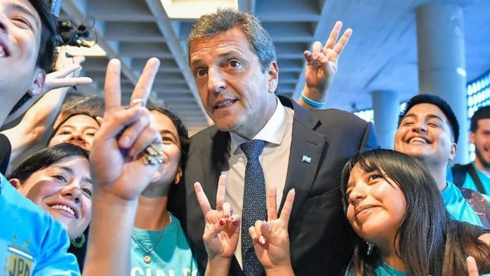 Massa retoma la campaña junto a jubilados y referentes del cine en Mar del Plata