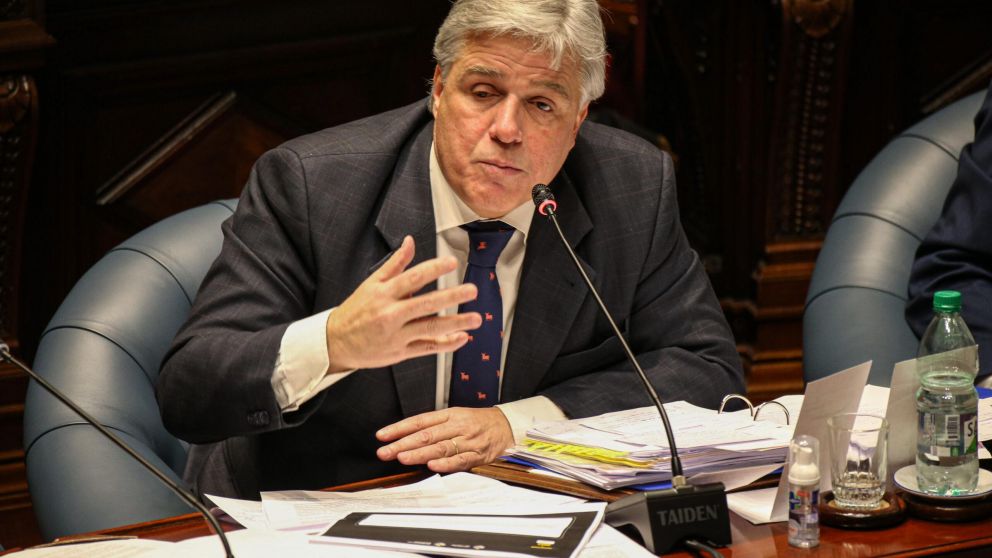 Bustillo habría sugerido a una subsecretaria no colaborar con la justicia en el caso y fraguar el extravío de su teléfono móvil para no entregar chats