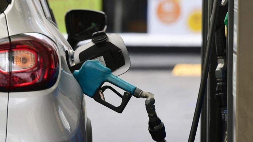 Pese a la queja de las petroleras privadas, YPF no se corre del 4,5% de aumento