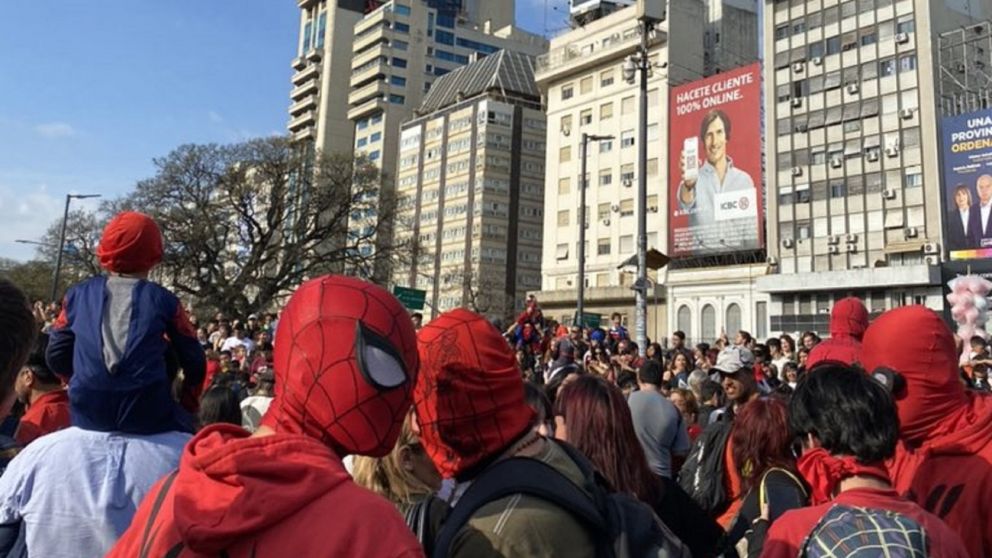 El Obelisco, invadido por miles de Spiderman