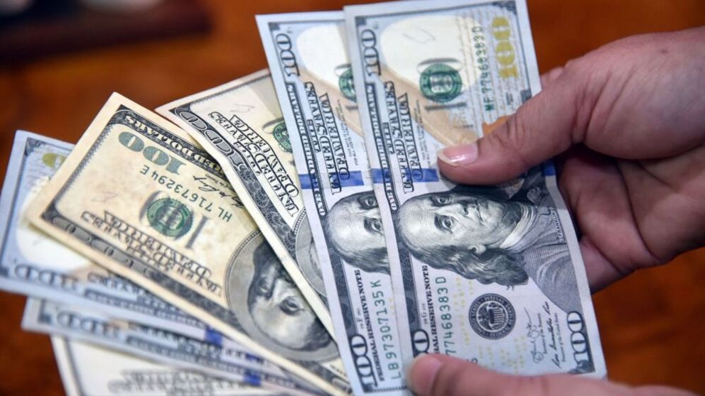 A la par del derrumbe de los dólares paralelos, se desinflaron las proyecciones de devaluación