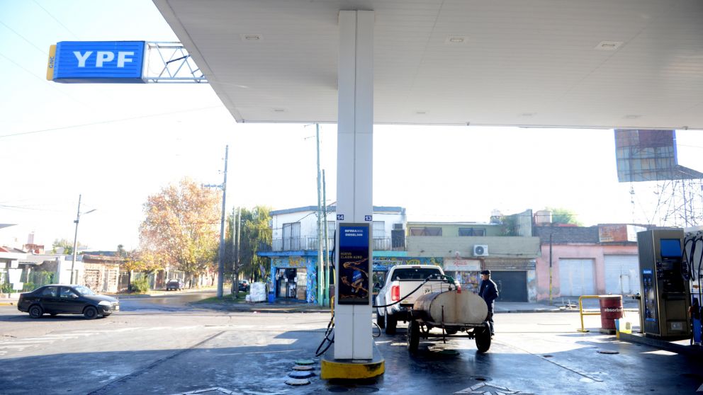 YPF sorprendió con un aumento del 3,5% en las naftas después de las presidenciales