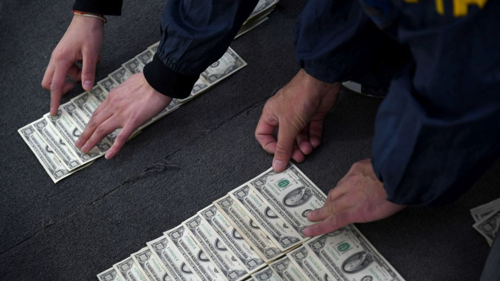 Agentes de la AFIP y la Policía Federal realizaban este lunes una serie de allanamientos en "cuevas" de Nordelta
