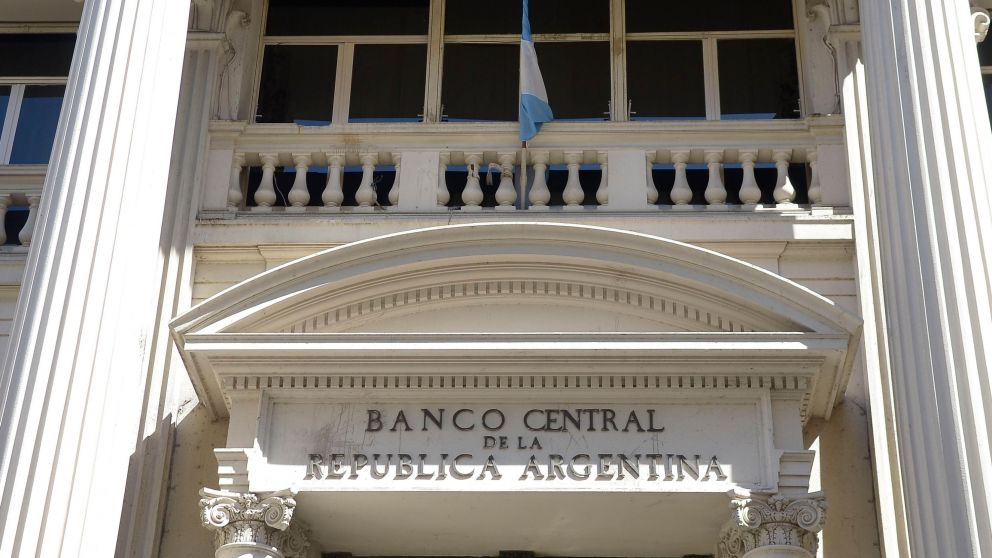 El BCRA afirmó que el país tiene "un sistema financiero líquido y solvente"