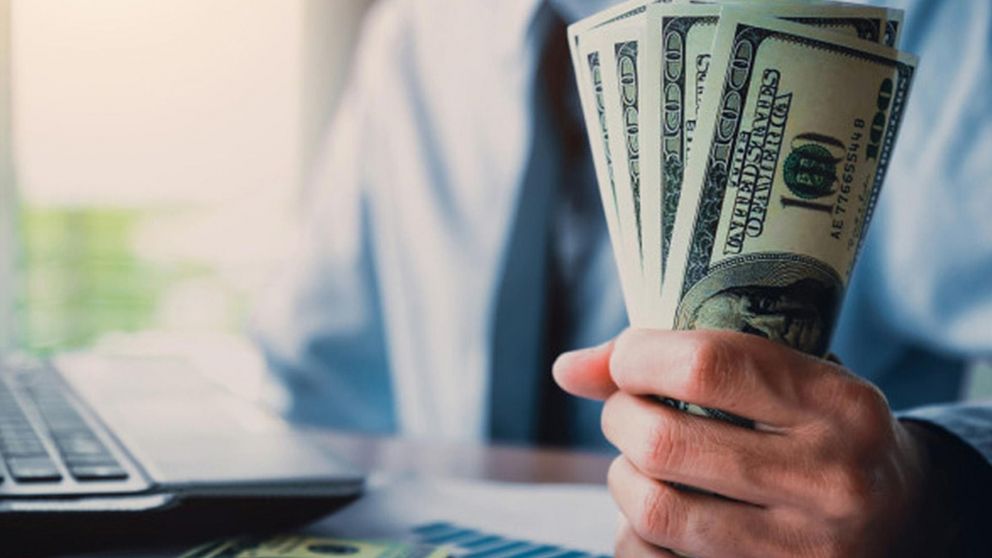 ¿Cómo influye la nueva normativa en los dólares financieros?