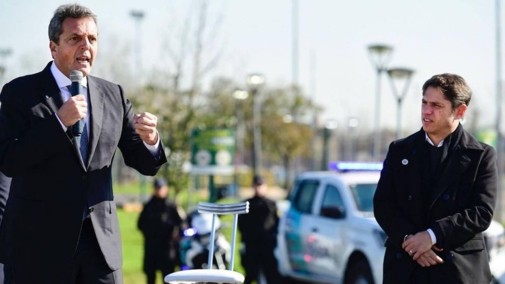 Massa y Kicillof en un acto de gestión