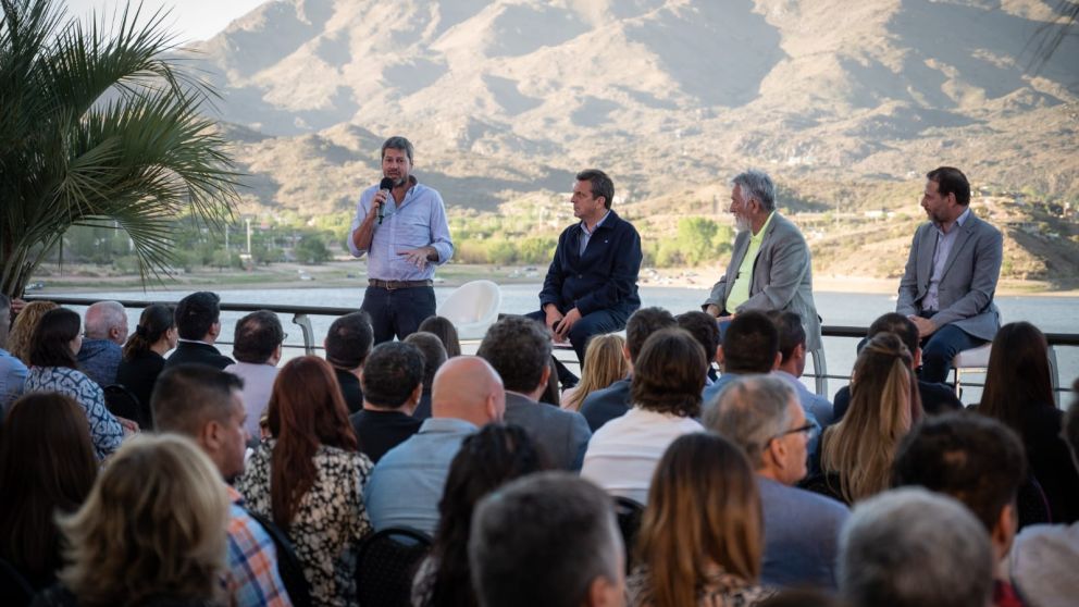 Massa y Lammens presentaron el proyecto de ley PreViaje